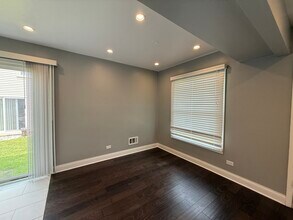 1779 Queensbury Cir in Hoffman Estates, IL - Building Photo - Building Photo