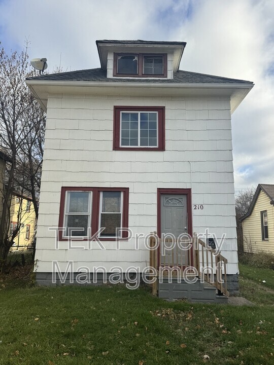 210 Dewey Ave in Rochester, NY - Building Photo