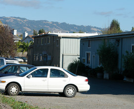 7874-7890 Old Redwood Hwy in Cotati, CA - Building Photo - Building Photo