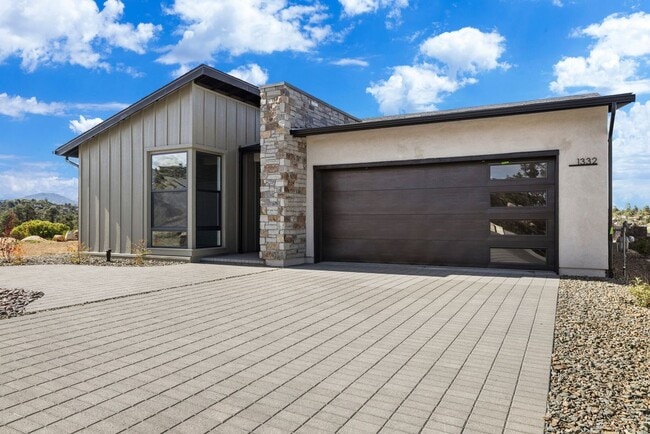 1340 Rockwood Dr in Prescott, AZ - Foto de edificio - Building Photo