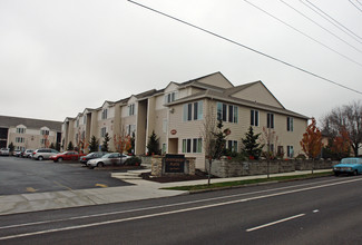 Evergreen Place Apartments in Portland, OR - Building Photo - Building Photo