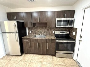 3117 Carter St in Miami, FL - Building Photo - Building Photo