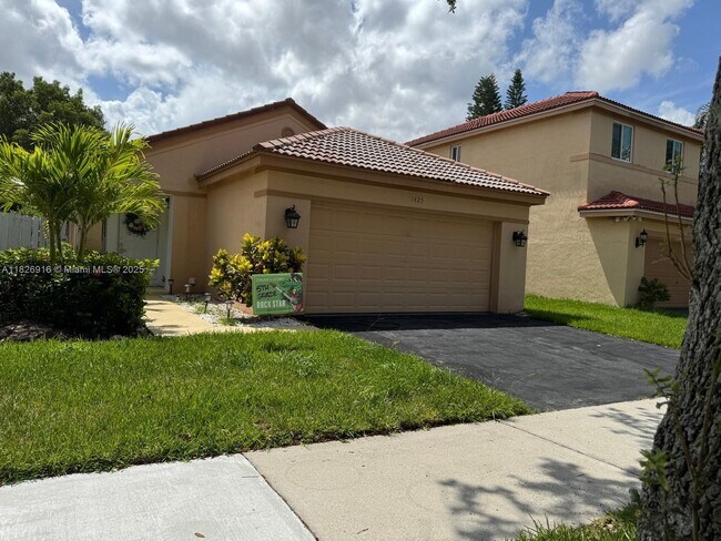 1425 Mira Vista Cir in Weston, FL - Building Photo - Building Photo