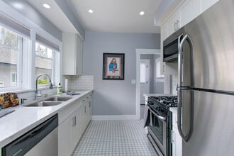 1990 E Villa St in Pasadena, CA - Building Photo - Building Photo