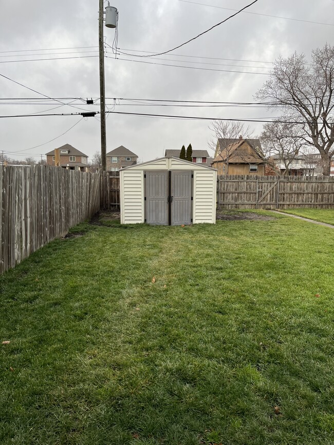 152 Perry Pl in Wyandotte, MI - Foto de edificio - Building Photo