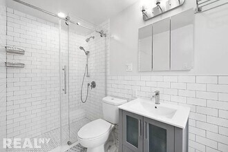 56 Jane St in New York, NY - Building Photo - Building Photo
