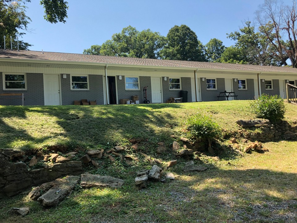 35 Suyeta Park Dr in Waynesville, NC - Building Photo