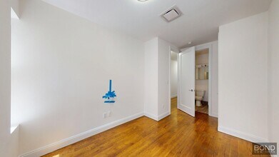 116 E 60th St in New York, NY - Building Photo - Building Photo