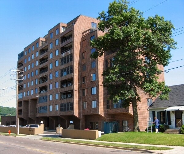 Condominiums of Buena Vista in Rochester, MN - Foto de edificio