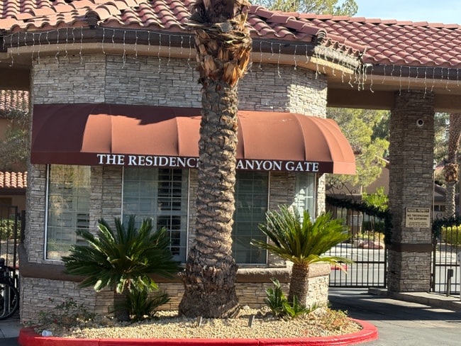 2200 S Fort Apache Rd in Las Vegas, NV - Building Photo - Building Photo