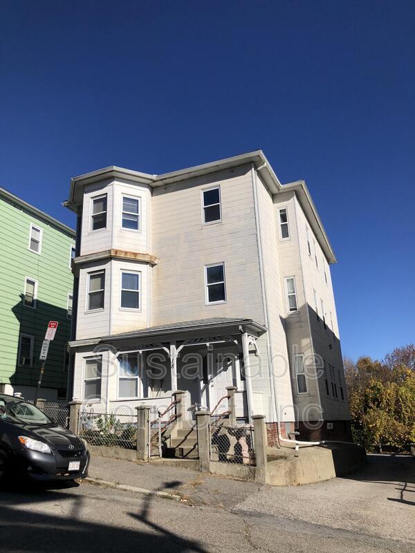 18 Shamrock St in Worcester, MA - Building Photo - Building Photo