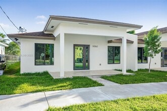 10362 SW 180th St in Miami, FL - Foto de edificio - Building Photo