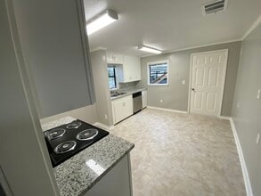 203 S Fig St in Sweeny, TX - Building Photo - Building Photo