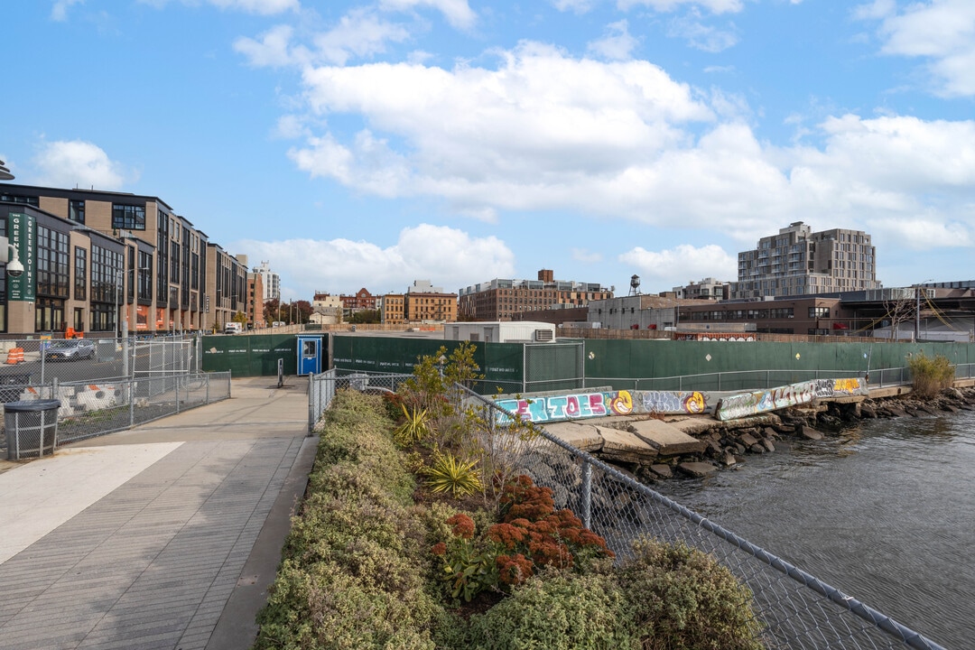 18 India St in Brooklyn, NY - Foto de edificio