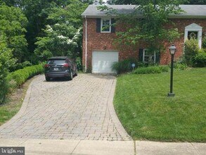 4833 Randolph Dr in Annandale, VA - Building Photo - Building Photo