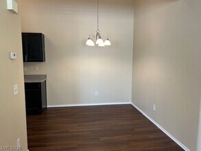 2000 Quartz Cliff St, Unit 202 in Las Vegas, NV - Building Photo - Building Photo