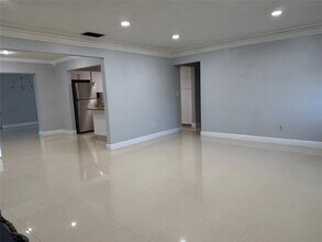 10911 NW 18th Pl in Pembroke Pines, FL - Building Photo - Building Photo