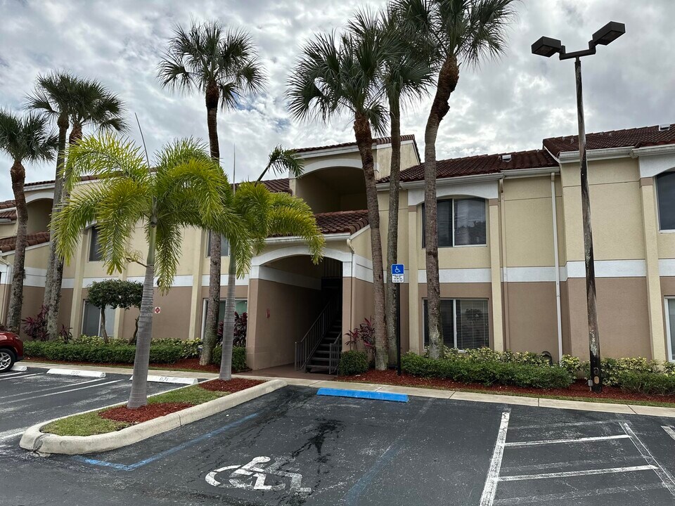 815 Boynton Beach Blvd in Boynton Beach, FL - Building Photo