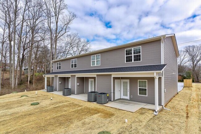 2805 Cruze Dr in Powell, TN - Building Photo - Building Photo