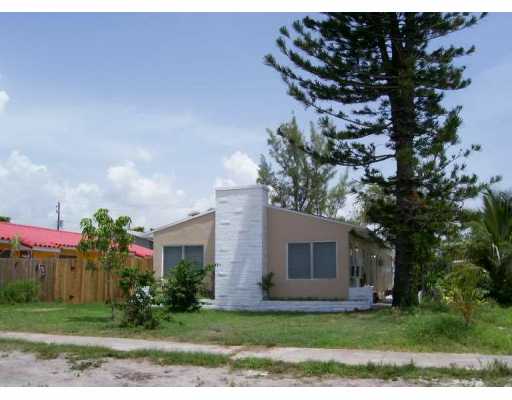 1723 Mckinley St in Hollywood, FL - Building Photo