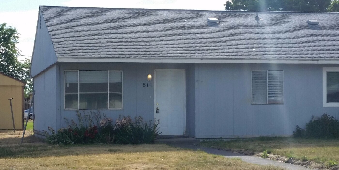 819 Cannon Ln in Moses Lake, WA - Building Photo