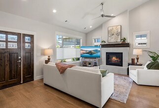 3952 Arizona Dr in Medford, OR - Building Photo - Building Photo