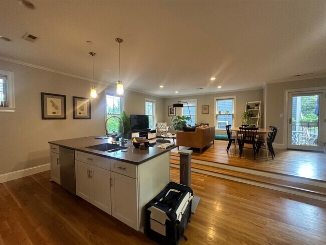 22 Linden Ave, Unit 2 in Somerville, MA - Foto de edificio - Building Photo