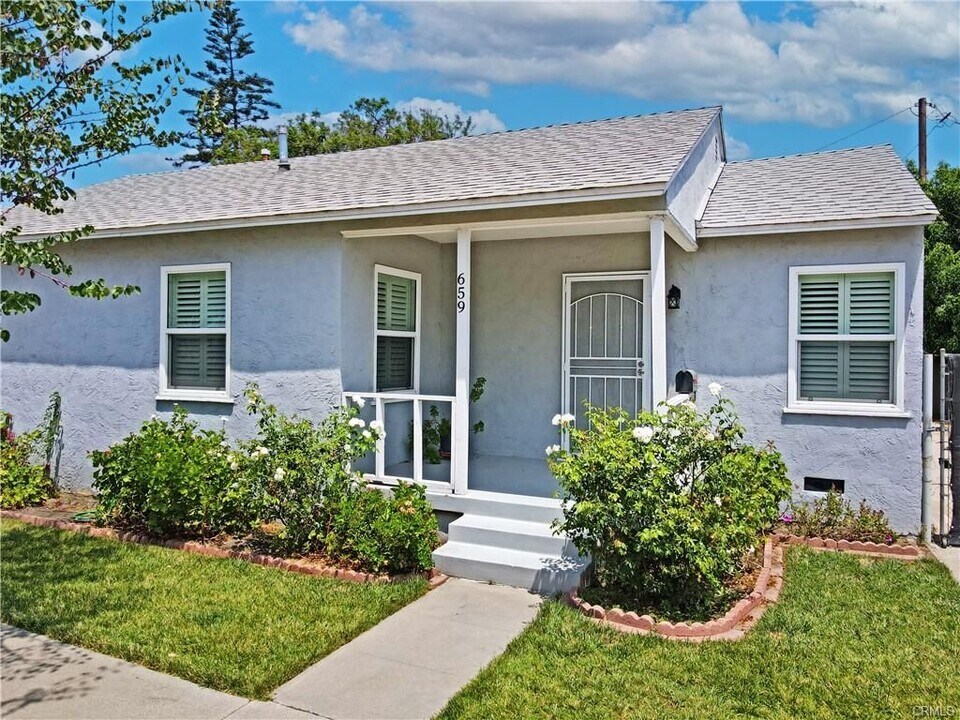 659 E Penfold St in Long Beach, CA - Building Photo