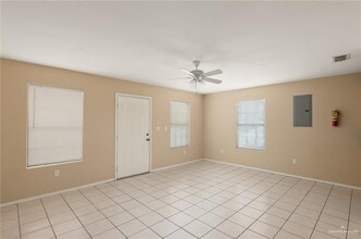 200 RC Champion St in Progreso, TX - Foto de edificio - Building Photo