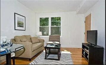 811 Otis Pl NW, Unit 105 in Washington, DC - Building Photo - Building Photo