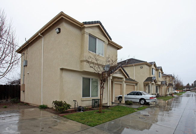 558 Vermont Ave in Turlock, CA - Building Photo - Building Photo