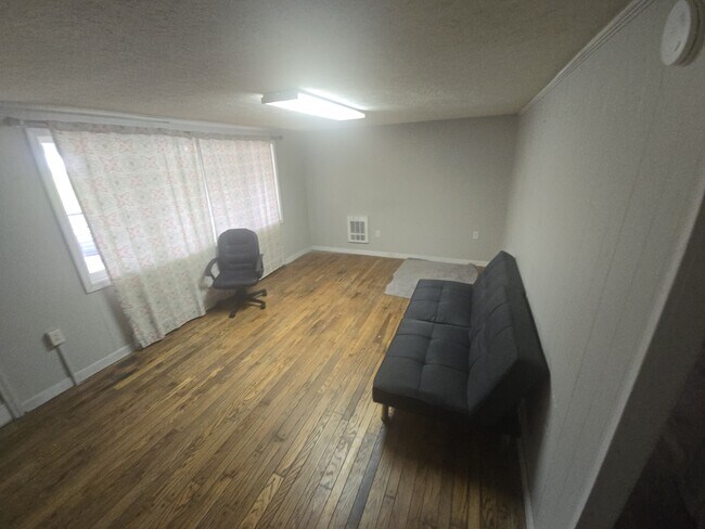 209 Burch St in Athens, WV - Building Photo - Building Photo