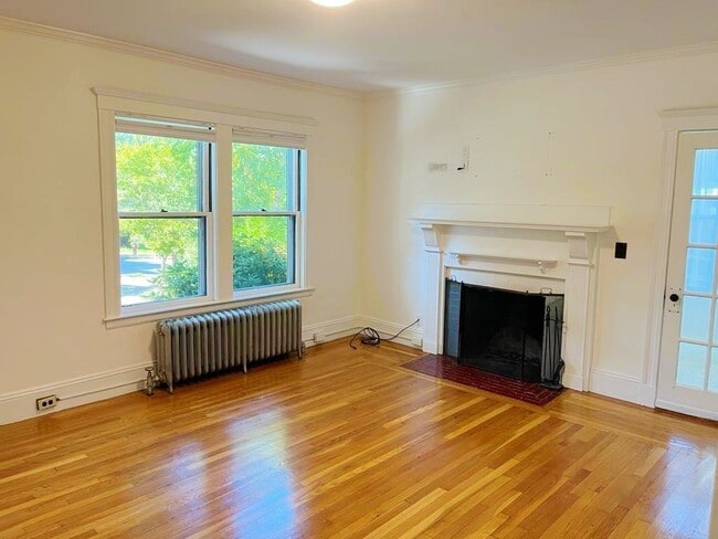 9 Arlington St, Unit 1