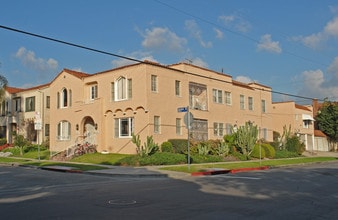 7465 Oakwood Ave in Los Angeles, CA - Building Photo - Other