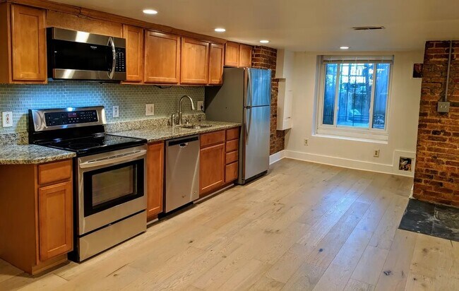 1317 Irving St NW, Unit B in Washington, DC - Building Photo - Building Photo