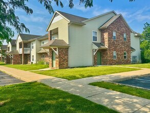 Hidden Ponds in Gas City, IN - Foto de edificio - Building Photo