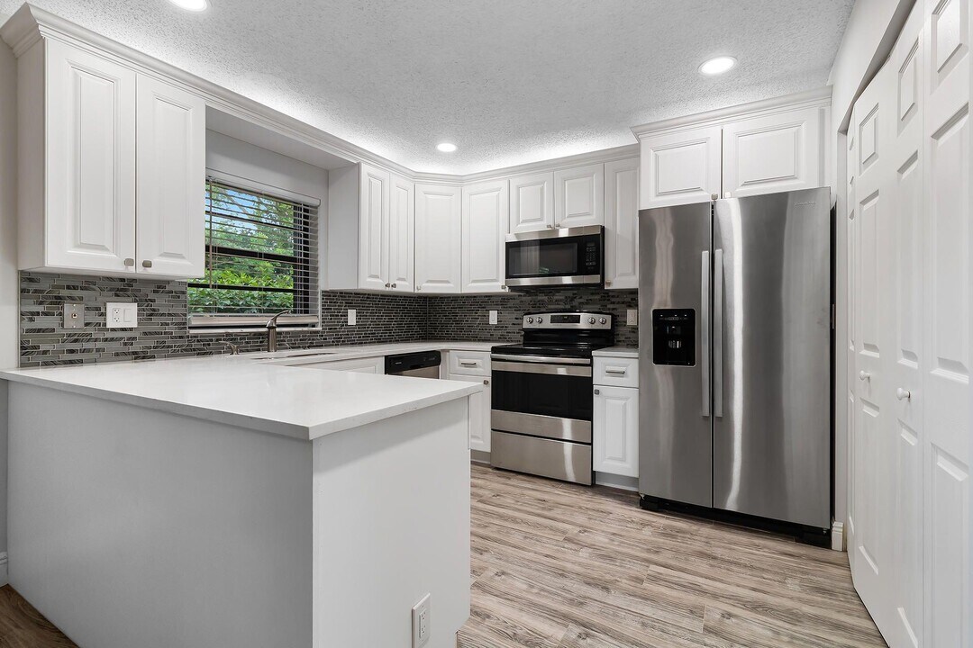 9 Vía De Casas Norte in Boynton Beach, FL - Building Photo