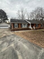 1526 Regency Ct in Burlington, NC - Building Photo