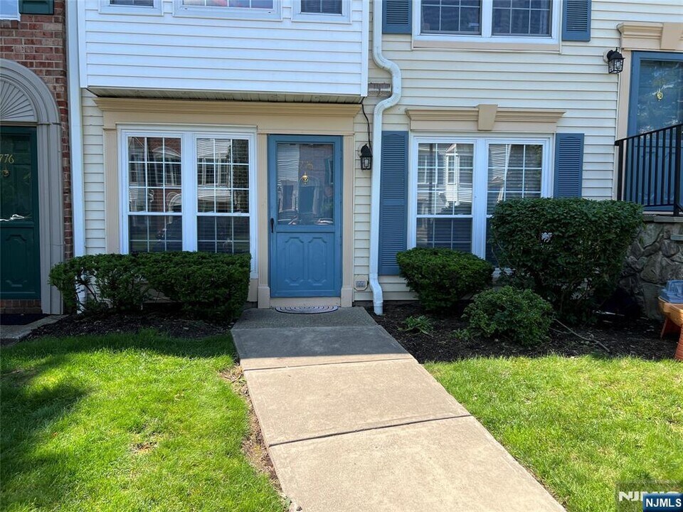 775 Sassafras Ct in Mahwah, NJ - Building Photo