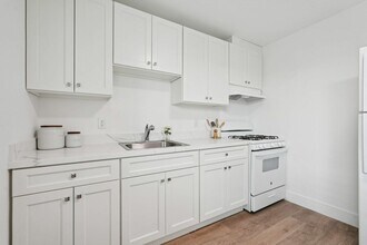 2411 T Street in Sacramento, CA - Building Photo - Building Photo