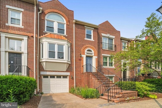 property at 3915 Courtland Cir