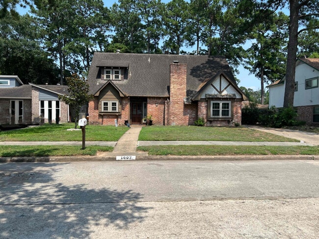 property at 1607 N Hollow Dr