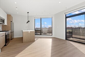 3953 W Dakin St in Chicago, IL - Building Photo - Building Photo