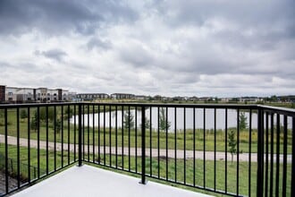 655-655 Watt Blvd SW in Edmonton, AB - Building Photo - Building Photo
