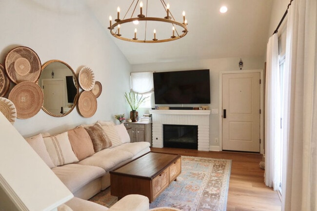 property at 919 Via Colinas
