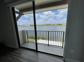 9608 W 34th Ave in Hialeah, FL - Foto de edificio - Building Photo