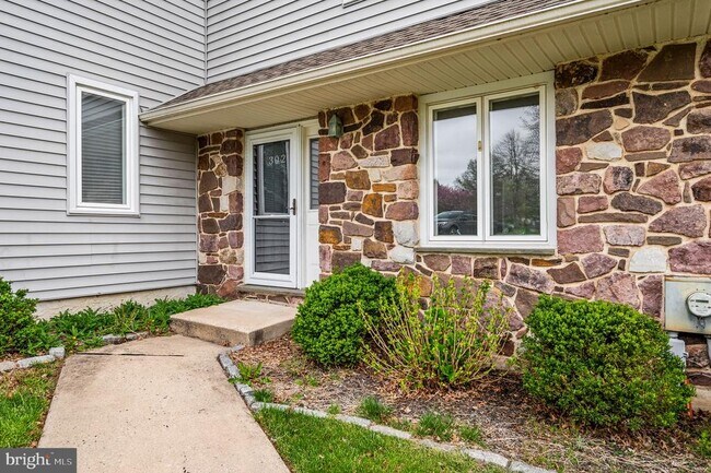 302 Pinebrooke Cir in Downingtown, PA - Building Photo - Building Photo