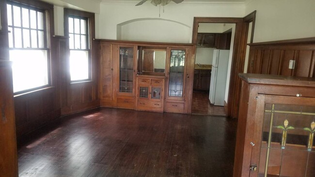 2977 S 43rd St, Unit Lower in Milwaukee, WI - Foto de edificio - Building Photo