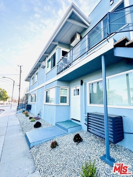 property at 421 E Chevy Chase Dr