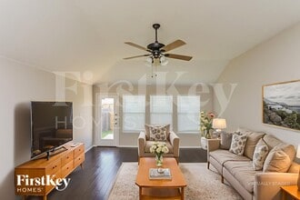 517 Stone Crossing Ln in Fort Worth, TX - Building Photo - Building Photo